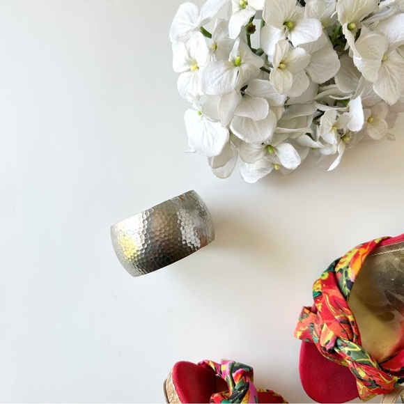 3/$20 Hammered Design Bangle Bracelet - Picture 4 of 9